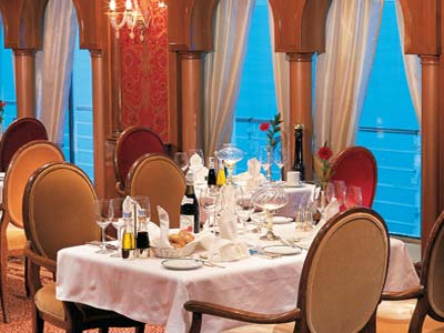 El elegante Pinnacle Grill con fantásticas vistas al mar